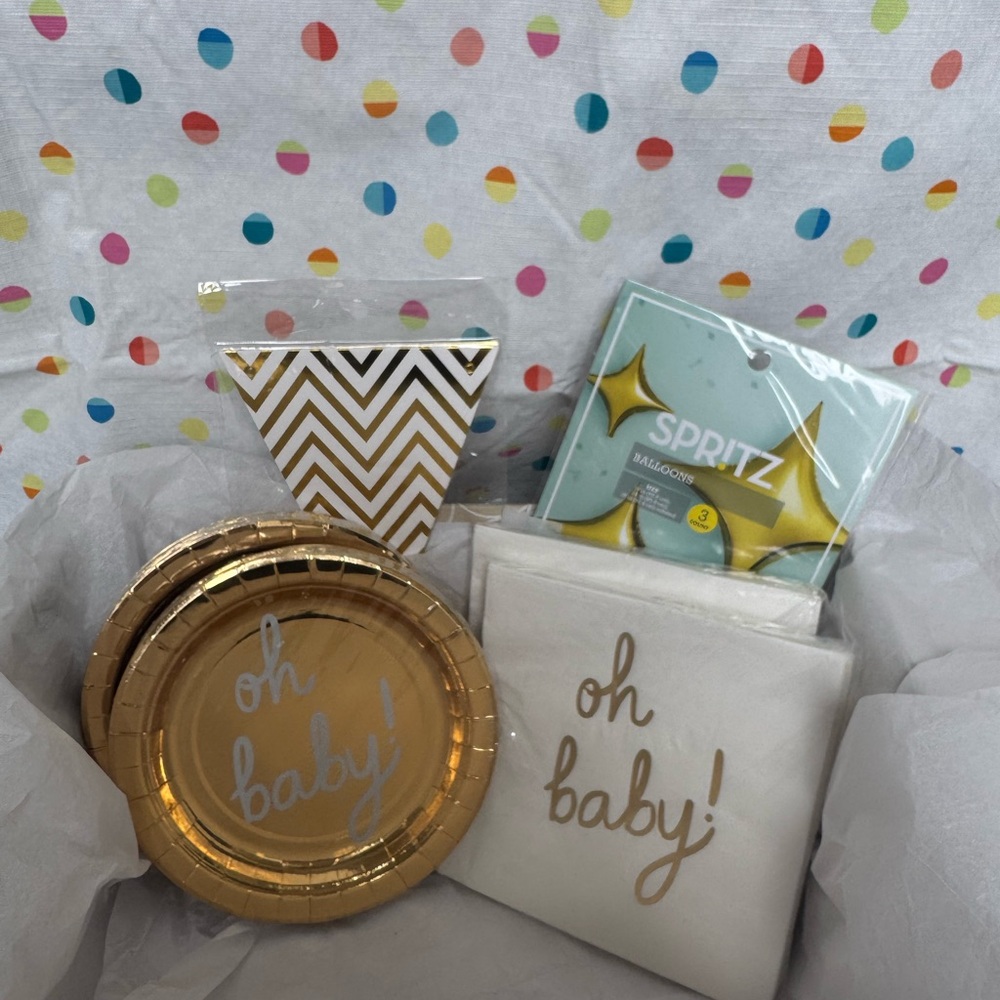 Spritz Gold and White 'Oh Baby' Party Set